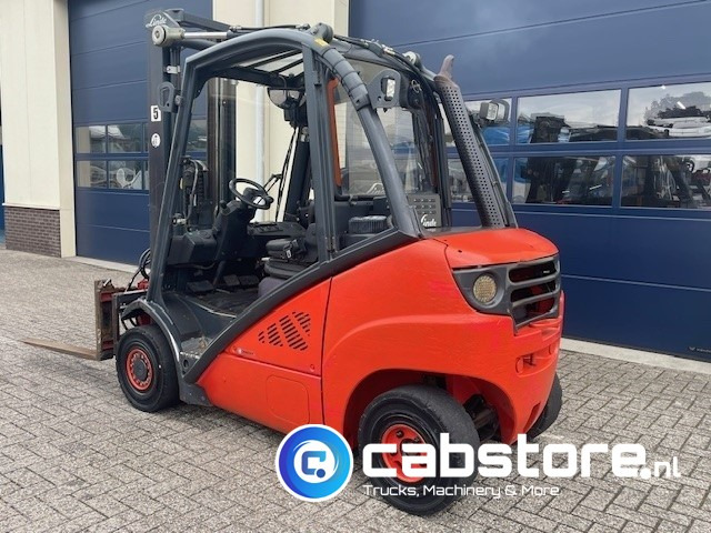 Linde H25D Forklift - Heftruck - Bouwjaar 2011 - Roterende vorkenklem - Freelift - Lifthoogte 480 cm - Diesel heftruck: afbeelding 3 Linde H25D Forklift - Heftruck - Bouwjaar 2011 - Roterende vorkenklem - Freelift - Lifthoogte 480 cm - Diesel heftruck: afbeelding 3