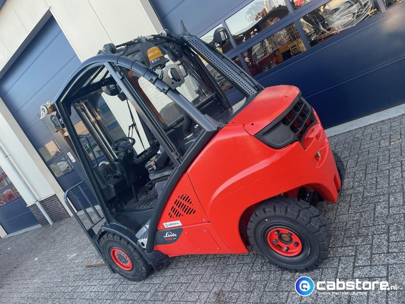Linde H35D-02 Heftruck - Bouwjaar 2013 - Draaiuren 6892 - Diesel - Side Shift - Freelift - Doorrij hoogte 217 cm !! - Diesel heftruck: afbeelding 4 Linde H35D-02 Heftruck - Bouwjaar 2013 - Draaiuren 6892 - Diesel - Side Shift - Freelift - Doorrij hoogte 217 cm !! - Diesel heftruck: afbeelding 4