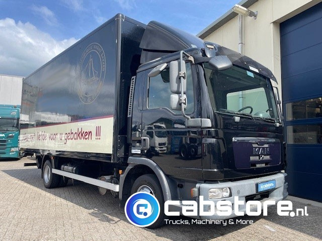 MAN TGL 8.180 4X2 BB Euro 5 - Handgeschakelde versnellingsbak - Laadklep - Bouwjaar 2010 - 3 zitplaatsen - Bestelwagen gesloten laadbak: afbeelding 2 MAN TGL 8.180 4X2 BB Euro 5 - Handgeschakelde versnellingsbak - Laadklep - Bouwjaar 2010 - 3 zitplaatsen - Bestelwagen gesloten laadbak: afbeelding 2