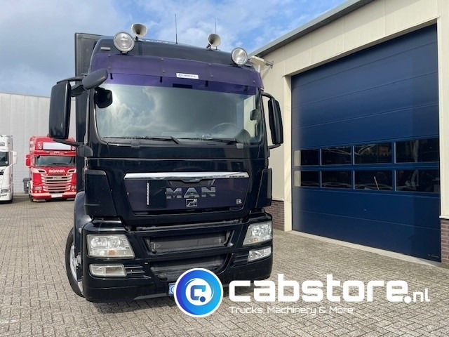 MAN TGS 18.360 4X2 BL Euro 4 - zijlader - Bouwjaar 2008 - Automaat - 2.000 kg laadklep - AHW koppeling - Bakwagen: afbeelding 3 MAN TGS 18.360 4X2 BL Euro 4 - zijlader - Bouwjaar 2008 - Automaat - 2.000 kg laadklep - AHW koppeling - Bakwagen: afbeelding 3