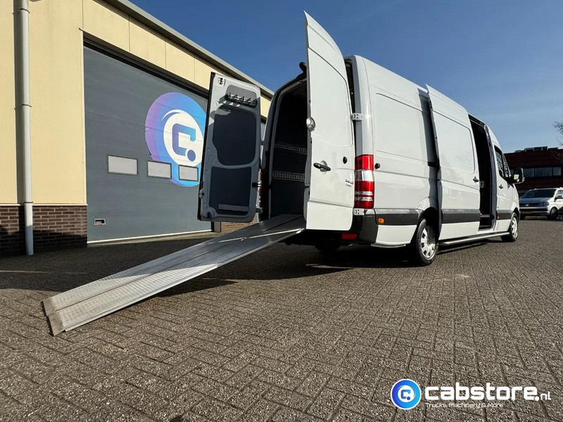 Mercedes-Benz Sprinter 316 CDI L3/H2 316 CDI Euro 5 - L3/H2 - Automaat - Geïntegreerde rijplaten in vloer - Bearlock - Year 2015 - Nieuwe banden - Camperbus - Gesloten bestelwagen: afbeelding 3 Mercedes-Benz Sprinter 316 CDI L3/H2 316 CDI Euro 5 - L3/H2 - Automaat - Geïntegreerde rijplaten in vloer - Bearlock - Year 2015 - Nieuwe banden - Camperbus - Gesloten bestelwagen: afbeelding 3