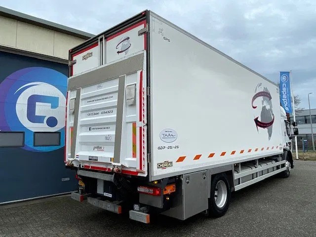 Renault D-19 Wide 4x2 Koelwagen D-19 Wide 4x2 Euro 6 Koelwagen - Kuhlkoffer - Frigo -Thermobox - Year 2015 - CHEREAU BOX - CARRIER Supra 850U - Koelwagen vrachtwagen: afbeelding 4 Renault D-19 Wide 4x2 Koelwagen D-19 Wide 4x2 Euro 6 Koelwagen - Kuhlkoffer - Frigo -Thermobox - Year 2015 - CHEREAU BOX - CARRIER Supra 850U - Koelwagen vrachtwagen: afbeelding 4
