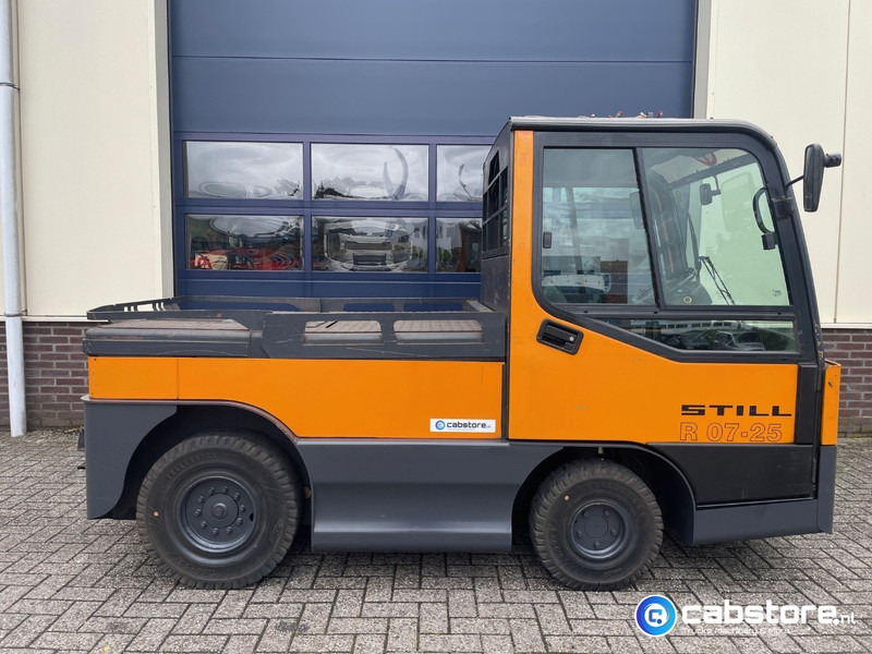 Still RO7-25 Elektrische trekker Still R07-25 - Bouwjaar 2006 - Elektrische trekker - 25 ton trekgewicht - Tractor: afbeelding 2 Still RO7-25 Elektrische trekker Still R07-25 - Bouwjaar 2006 - Elektrische trekker - 25 ton trekgewicht - Tractor: afbeelding 2