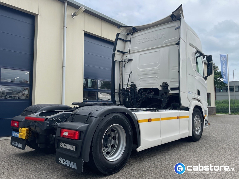 Scania R450 4X2 Euro 6 Tractor Scania R450 A4x2 Euro 6 - R-Highline - Retarder - Bouwjaar 12-2017 - Differentieelslot - 2 dieseltanks - Good condition - Trekker: afbeelding 4 Scania R450 4X2 Euro 6 Tractor Scania R450 A4x2 Euro 6 - R-Highline - Retarder - Bouwjaar 12-2017 - Differentieelslot - 2 dieseltanks - Good condition - Trekker: afbeelding 4