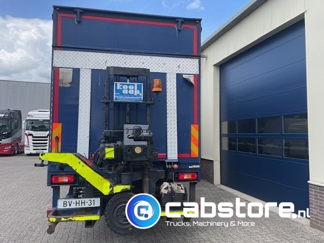 Volvo FM9 4X2R FAL9.0 RAD-A4 Volvo FM300 4x2 Euro 5 bakwagen - Schuifzeilen - Laadklep 2000 kg - Bouwjaar 2008 - Kooi-Aap heftruck - Bakwagen: afbeelding 4 Volvo FM9 4X2R FAL9.0 RAD-A4 Volvo FM300 4x2 Euro 5 bakwagen - Schuifzeilen - Laadklep 2000 kg - Bouwjaar 2008 - Kooi-Aap heftruck - Bakwagen: afbeelding 4