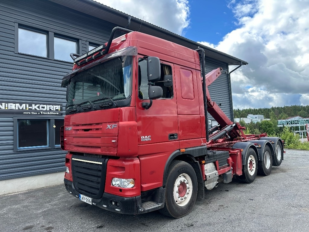 DAF XF105.410 8x2 - Haakarmsysteem vrachtwagen: afbeelding 1 DAF XF105.410 8x2 - Haakarmsysteem vrachtwagen: afbeelding 1
