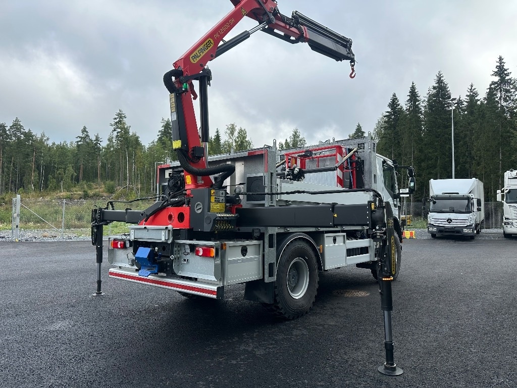 Iveco Eurocargo ML150E28 4x4 sähkölaitos varustein - Kraanwagen: afbeelding 3 Iveco Eurocargo ML150E28 4x4 sähkölaitos varustein - Kraanwagen: afbeelding 3