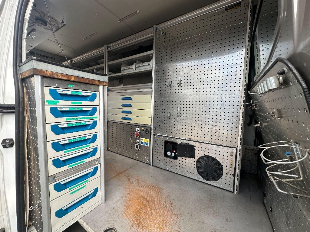 Leasing Renault Master huoltoauto varusteineen Renault Master huoltoauto varusteineen: afbeelding 9 Leasing Renault Master huoltoauto varusteineen Renault Master huoltoauto varusteineen: afbeelding 9