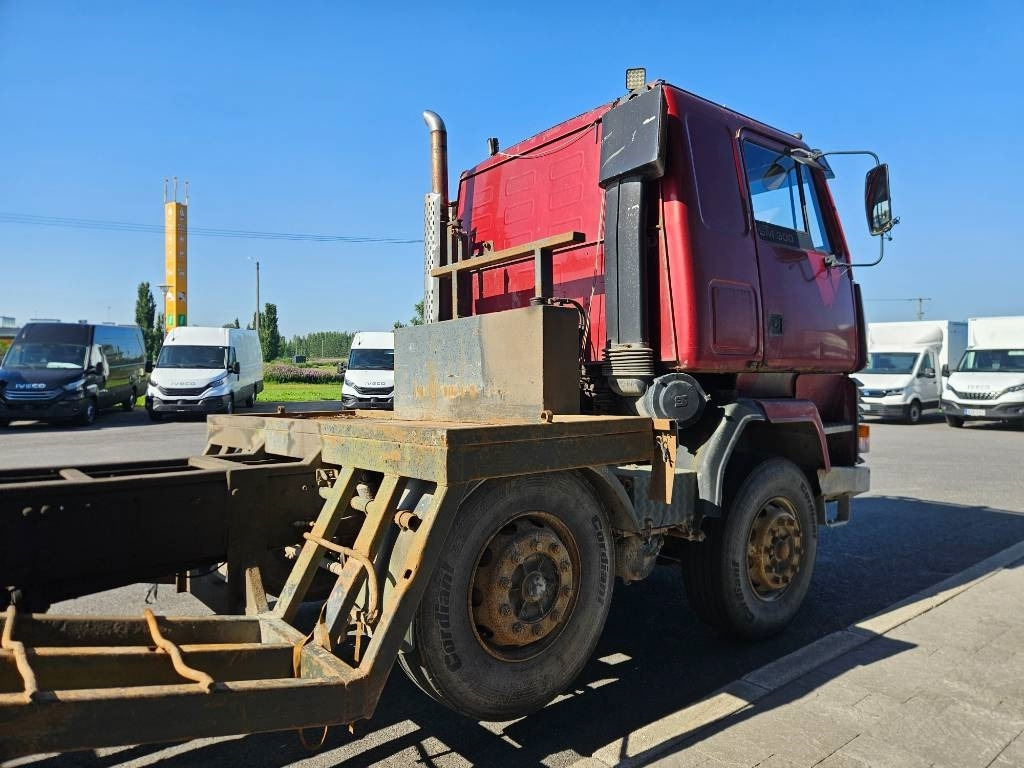 Sisu SM300 8X2 - Houttransport: afbeelding 4 Sisu SM300 8X2 - Houttransport: afbeelding 4