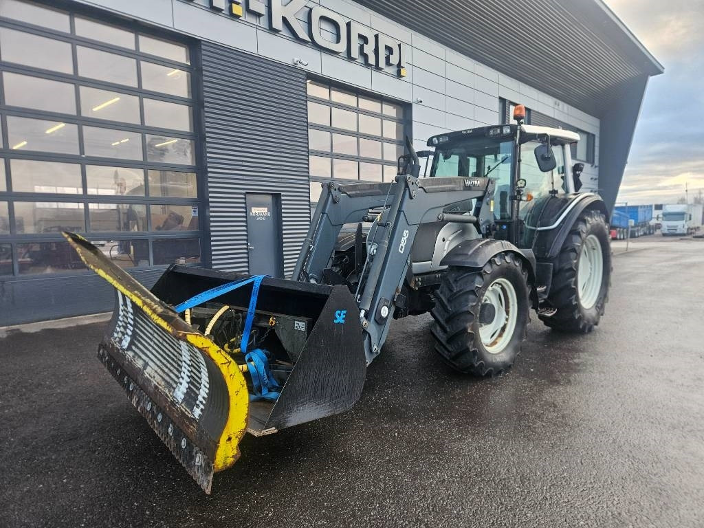 Valtra N121 HT ,53kmh, trukkipiikit, kauha, aura - Tractor: afbeelding 2 Valtra N121 HT ,53kmh, trukkipiikit, kauha, aura - Tractor: afbeelding 2