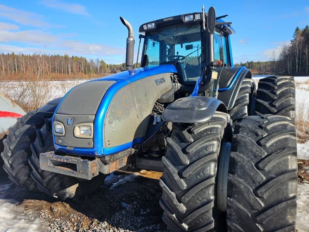 Valtra T 171 - Tractor: afbeelding 2 Valtra T 171 - Tractor: afbeelding 2