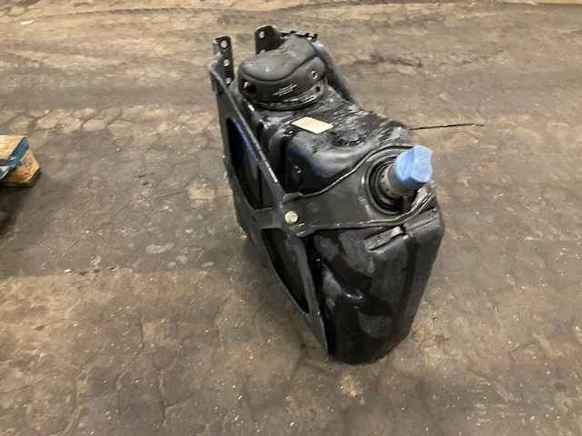 Mercedes A9604701515 – Mercedes adblue tank - AdBlue Tank voor Vrachtwagen: afbeelding 1 Mercedes A9604701515 – Mercedes adblue tank - AdBlue Tank voor Vrachtwagen: afbeelding 1