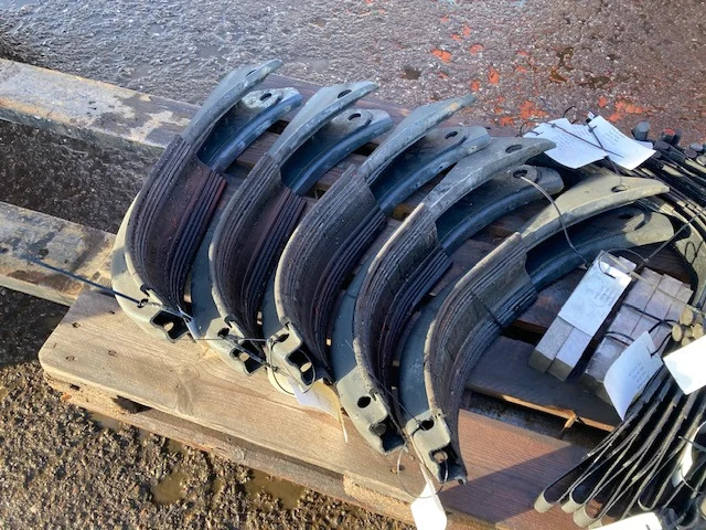 Scania Fuel tank bracket – Scania 2630362 - Onderdelen voor Vrachtwagen: afbeelding 1 Scania Fuel tank bracket – Scania 2630362 - Onderdelen voor Vrachtwagen: afbeelding 1