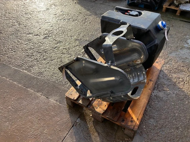 Scania Adblue tankbeslag - AdBlue Tank voor Vrachtwagen: afbeelding 1 Scania Adblue tankbeslag - AdBlue Tank voor Vrachtwagen: afbeelding 1