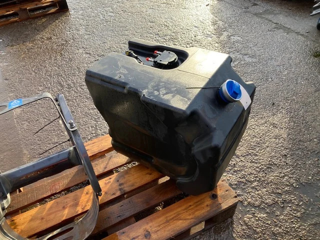 Scania Reductant tank – Scania 2875486 - AdBlue Tank voor Vrachtwagen: afbeelding 2 Scania Reductant tank – Scania 2875486 - AdBlue Tank voor Vrachtwagen: afbeelding 2