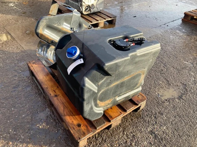 Scania Reductant tank – Scania 2875486 - AdBlue Tank voor Vrachtwagen: afbeelding 1 Scania Reductant tank – Scania 2875486 - AdBlue Tank voor Vrachtwagen: afbeelding 1