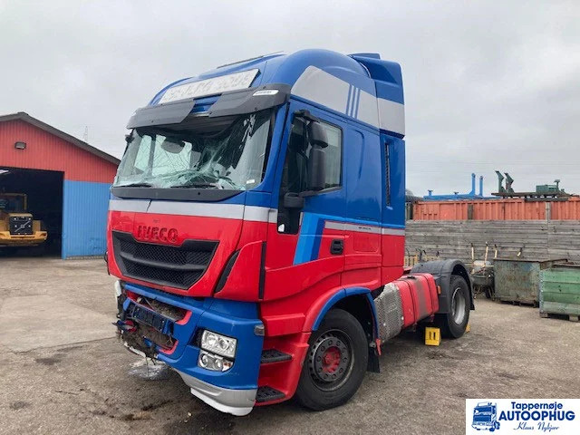 Iveco Stralis 440 Damage - Trekker: afbeelding 2 Iveco Stralis 440 Damage - Trekker: afbeelding 2