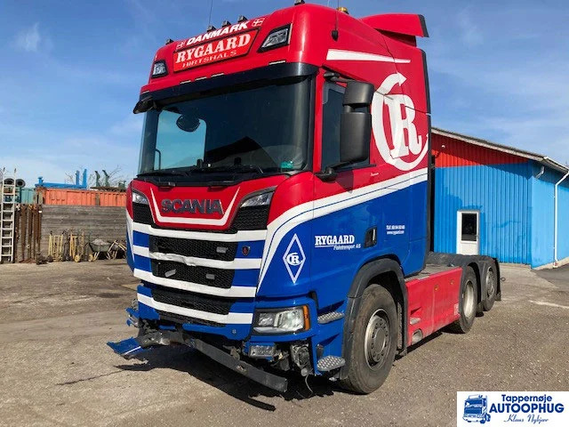 Scania R520 6X2 3150mm M hydraulic damage - Trekker: afbeelding 1 Scania R520 6X2 3150mm M hydraulic damage - Trekker: afbeelding 1