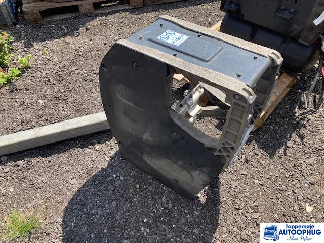 Volvo Adblue tank beslag – Volvo 22080280 – Volvo 22080281 - AdBlue Tank voor Vrachtwagen: afbeelding 2 Volvo Adblue tank beslag – Volvo 22080280 – Volvo 22080281 - AdBlue Tank voor Vrachtwagen: afbeelding 2