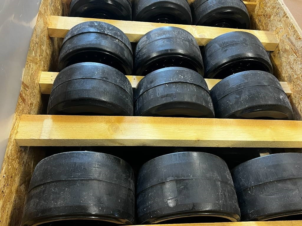 CNH Track rollers for tracks - CNH - Quadtrac/Steiger - Band voor Landbouwmachine: afbeelding 4 CNH Track rollers for tracks - CNH - Quadtrac/Steiger - Band voor Landbouwmachine: afbeelding 4