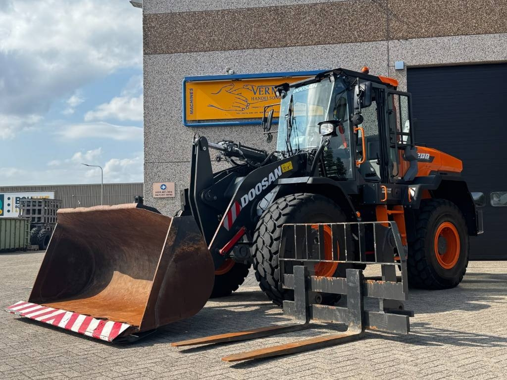Doosan DEVELON /DL200-7, central lubrication, 2022 - Schranklader: afbeelding 1 Doosan DEVELON /DL200-7, central lubrication, 2022 - Schranklader: afbeelding 1