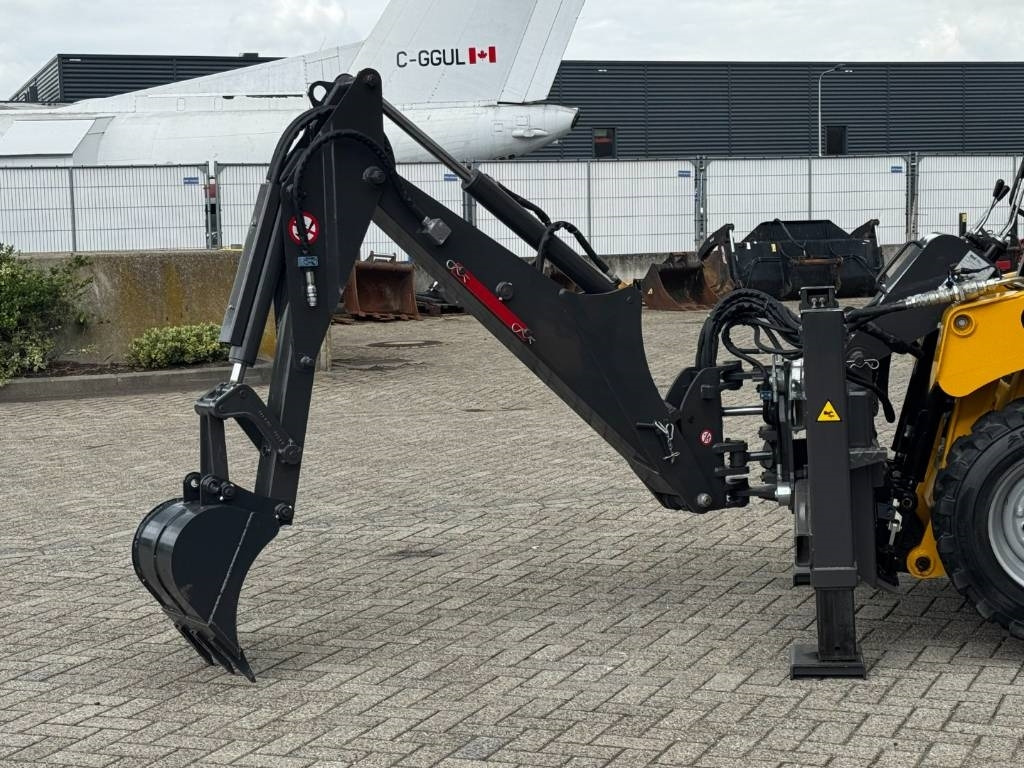 Gehl Skid steer loader – excavator arm – broom – slide - Veeg: afbeelding 1 Gehl Skid steer loader – excavator arm – broom – slide - Veeg: afbeelding 1