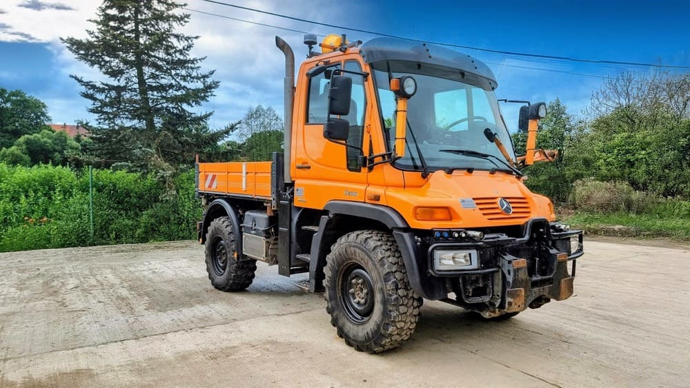MERCEDES-BENZ Unimog U300 - Gemeentelijke machine/ Speciaal: afbeelding 1 MERCEDES-BENZ Unimog U300 - Gemeentelijke machine/ Speciaal: afbeelding 1