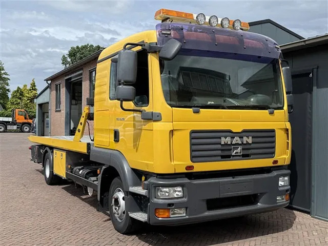 MAN TGL 12.210 Towtruck Crewcab 6 Seats Brill Winch - Bergingsvoertuig: afbeelding 1 MAN TGL 12.210 Towtruck Crewcab 6 Seats Brill Winch - Bergingsvoertuig: afbeelding 1