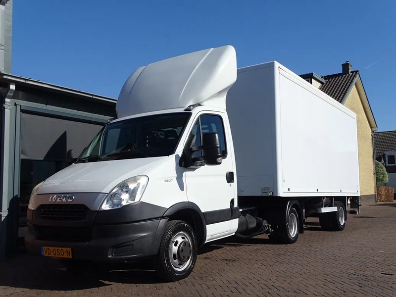 Iveco Daily 35C17 BE COMBINATIE PODIUM OPLEGGER 3800 KG LAADVERMOGEN LAADKLEP 1500 KG - Trekker: afbeelding 2 Iveco Daily 35C17 BE COMBINATIE PODIUM OPLEGGER 3800 KG LAADVERMOGEN LAADKLEP 1500 KG - Trekker: afbeelding 2