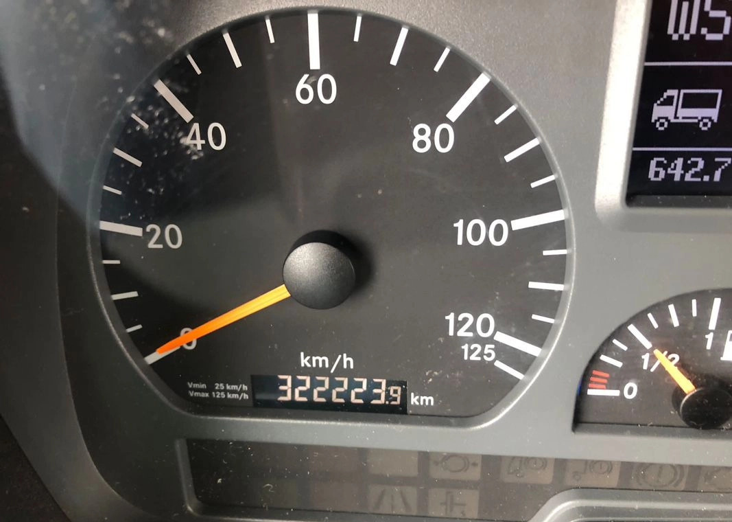 MERCEDES-BENZ AXOR PRZEBIEG TYLKO 322000 KM!!!! - Isotherm vrachtwagen: afbeelding 2 MERCEDES-BENZ AXOR PRZEBIEG TYLKO 322000 KM!!!! - Isotherm vrachtwagen: afbeelding 2