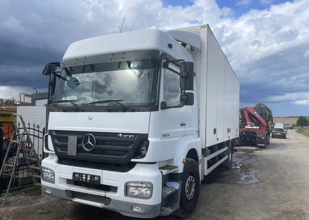 MERCEDES-BENZ AXOR PRZEBIEG TYLKO 322000 KM!!!! - Isotherm vrachtwagen: afbeelding 5 MERCEDES-BENZ AXOR PRZEBIEG TYLKO 322000 KM!!!! - Isotherm vrachtwagen: afbeelding 5