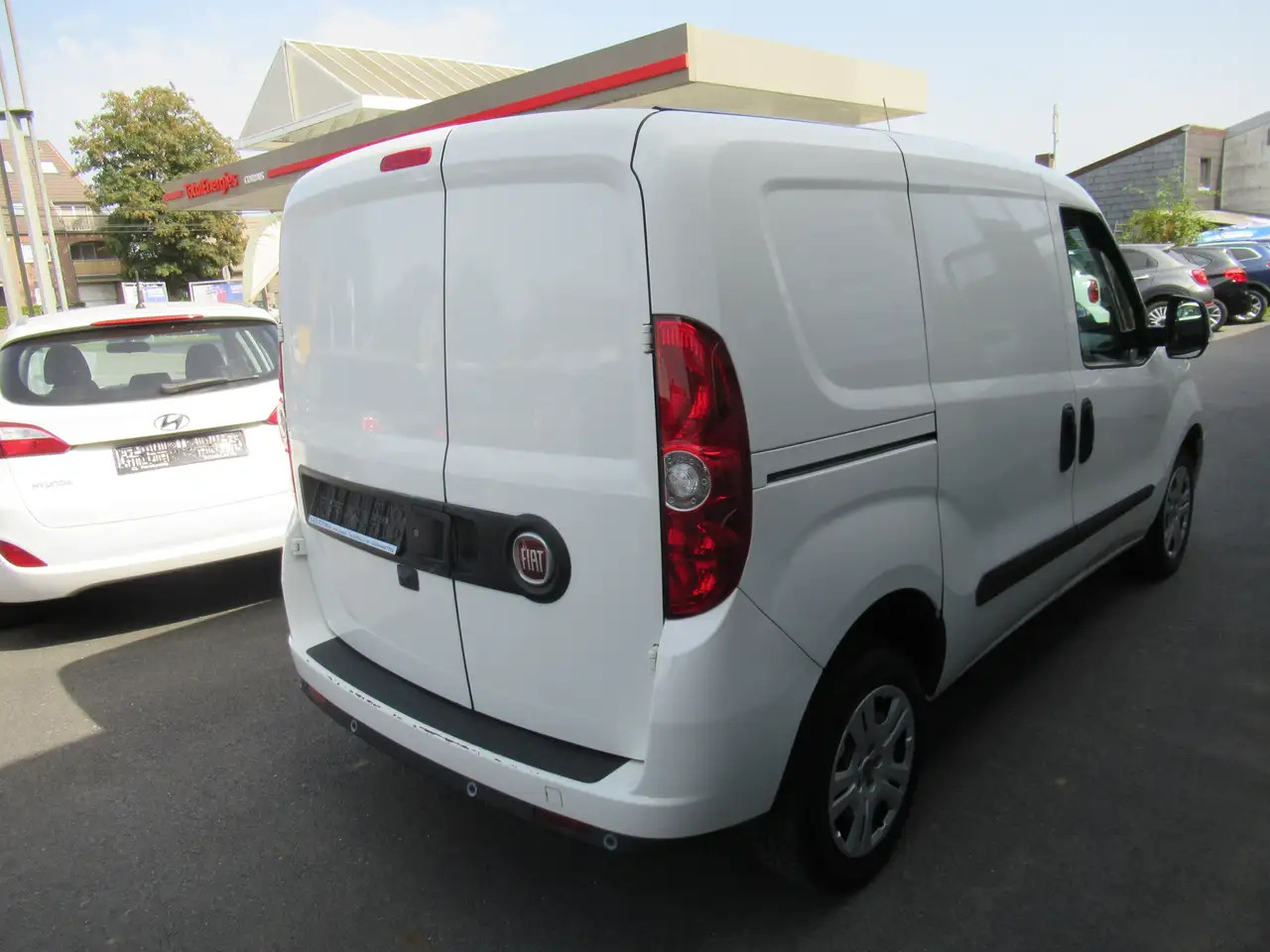 Fiat Doblo CLIM AUTO, NAVI, CRUISE 10500€+TVA/BTW - Kleine bestelwagen: afbeelding 2 Fiat Doblo CLIM AUTO, NAVI, CRUISE 10500€+TVA/BTW - Kleine bestelwagen: afbeelding 2