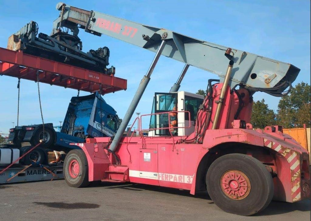 CVS Ferrari F377.5 PB - Reach stacker: afbeelding 2 CVS Ferrari F377.5 PB - Reach stacker: afbeelding 2