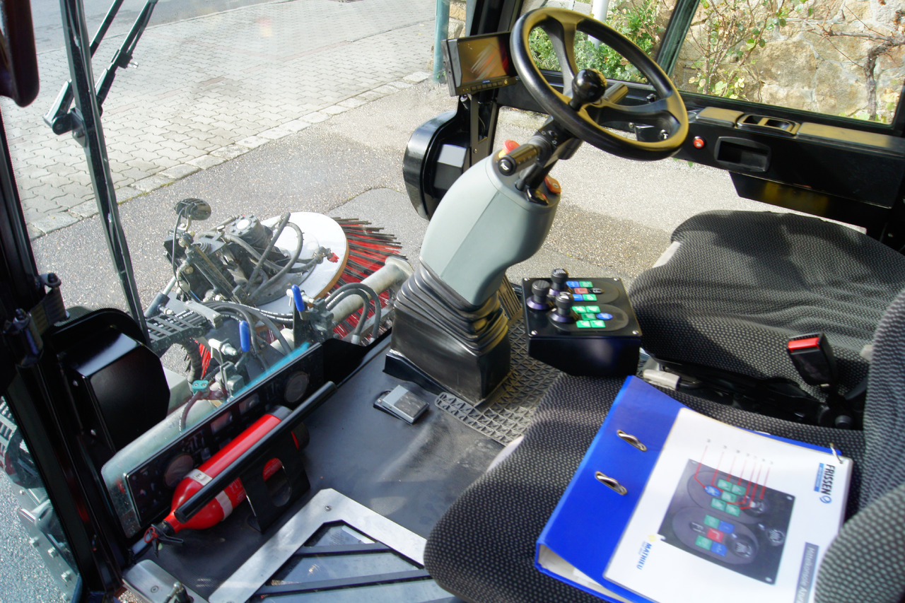 Veegwagen MATHIEU Azura Flex MC210 3-rd brush / EURO 6: afbeelding 8 Veegwagen MATHIEU Azura Flex MC210 3-rd brush / EURO 6: afbeelding 8