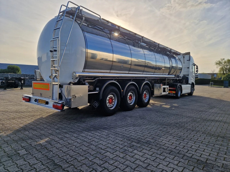 Feldbinder 38000 liter 3 kamer tankoplegger met CIP Leiding - Tankoplegger: afbeelding 4 Feldbinder 38000 liter 3 kamer tankoplegger met CIP Leiding - Tankoplegger: afbeelding 4