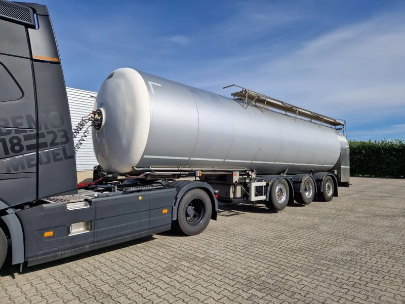 G.magyar 36000 liter geïsoleerde intra / melk tankoplegger met VSE Besturing en pomp - Tankoplegger: afbeelding 1 G.magyar 36000 liter geïsoleerde intra / melk tankoplegger met VSE Besturing en pomp - Tankoplegger: afbeelding 1
