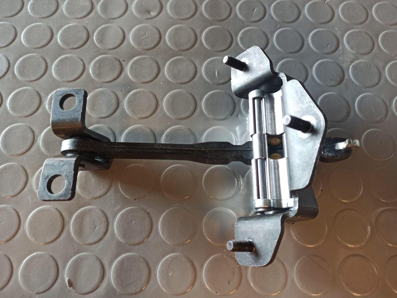 SCANIA DOOR STOP - 1930649 - Deur en onderdelen voor Vrachtwagen: afbeelding 1 SCANIA DOOR STOP - 1930649 - Deur en onderdelen voor Vrachtwagen: afbeelding 1