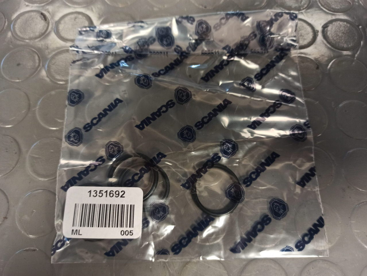 SCANIA O-RING 1351692 - Zuigers/ Ringen/ Glijlagers voor Vrachtwagen: afbeelding 1 SCANIA O-RING 1351692 - Zuigers/ Ringen/ Glijlagers voor Vrachtwagen: afbeelding 1