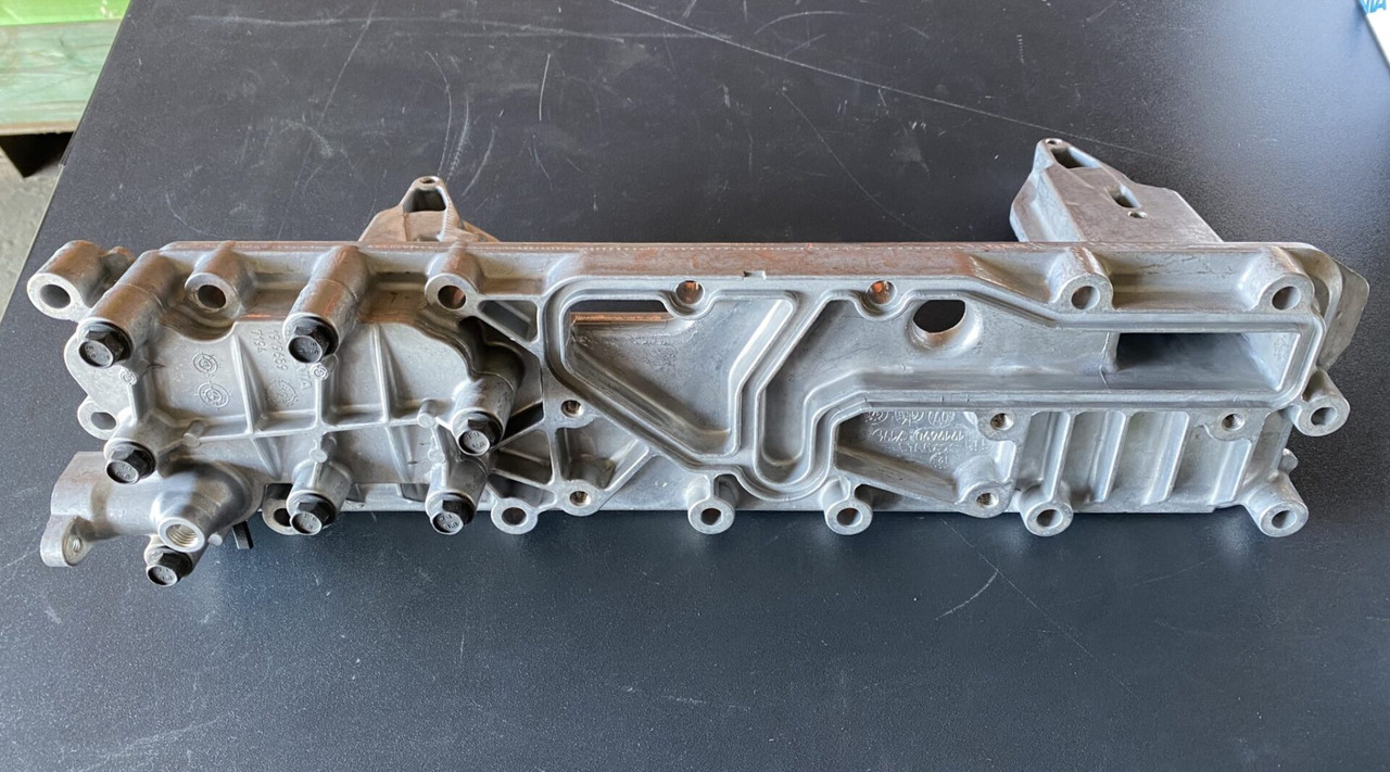SCANIA OIL COOLER COVER - 1919690 - Oliekoeler voor Vrachtwagen: afbeelding 1 SCANIA OIL COOLER COVER - 1919690 - Oliekoeler voor Vrachtwagen: afbeelding 1
