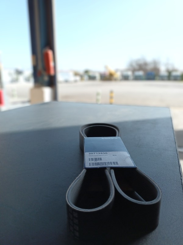 VOLVO V-RIBBED BELT 20712530 - Riem voor Vrachtwagen: afbeelding 1 VOLVO V-RIBBED BELT 20712530 - Riem voor Vrachtwagen: afbeelding 1