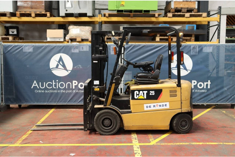 Caterpillar EP25K-PAC - Elektrische heftruck: afbeelding 2 Caterpillar EP25K-PAC - Elektrische heftruck: afbeelding 2