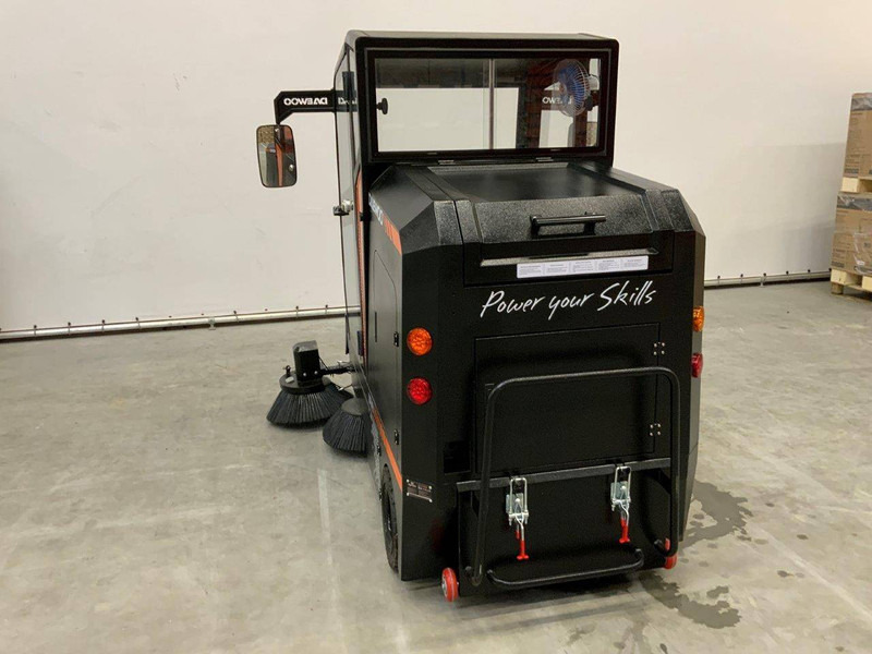 Daewoo DAS100 - Veegwagen: afbeelding 5 Daewoo DAS100 - Veegwagen: afbeelding 5