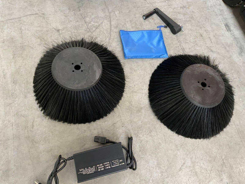 Daewoo DAS80 Zit - Veegwagen: afbeelding 5 Daewoo DAS80 Zit - Veegwagen: afbeelding 5