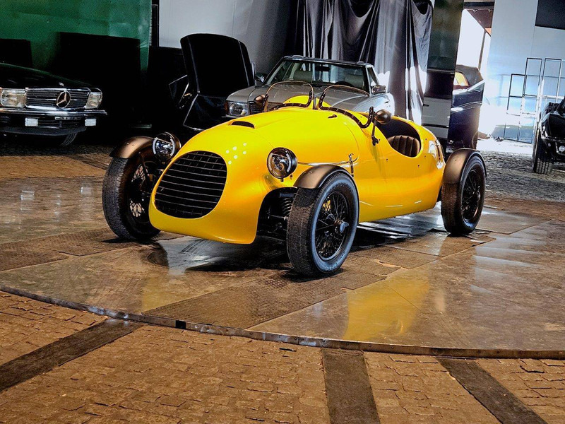 Ferrari Vintage Racer Ferrari-hommage Triumph - Sedan: afbeelding 1 Ferrari Vintage Racer Ferrari-hommage Triumph - Sedan: afbeelding 1