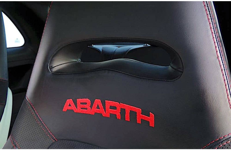 Fiat 500 Abarth Tributo Ferrari (limited 142/200) - Sedan: afbeelding 5 Fiat 500 Abarth Tributo Ferrari (limited 142/200) - Sedan: afbeelding 5