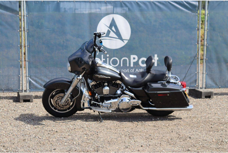 Harley-Davidson FLHX Street Glide - Motorfiets: afbeelding 1 Harley-Davidson FLHX Street Glide - Motorfiets: afbeelding 1