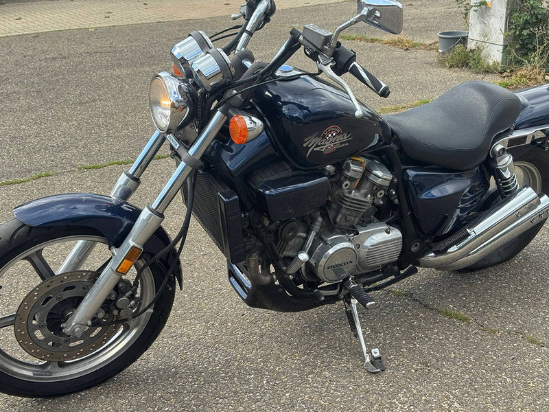 Honda Magna VF750C - Motorfiets: afbeelding 1 Honda Magna VF750C - Motorfiets: afbeelding 1