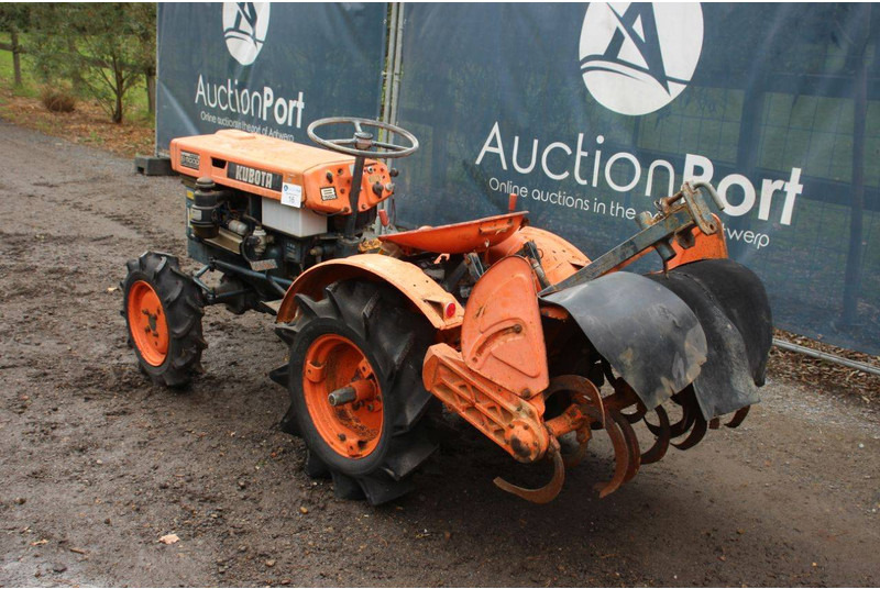Kubota B6000 - Tractor: afbeelding 3 Kubota B6000 - Tractor: afbeelding 3