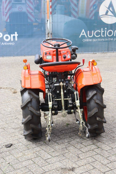 Kubota B7000 - Tractor: afbeelding 5 Kubota B7000 - Tractor: afbeelding 5