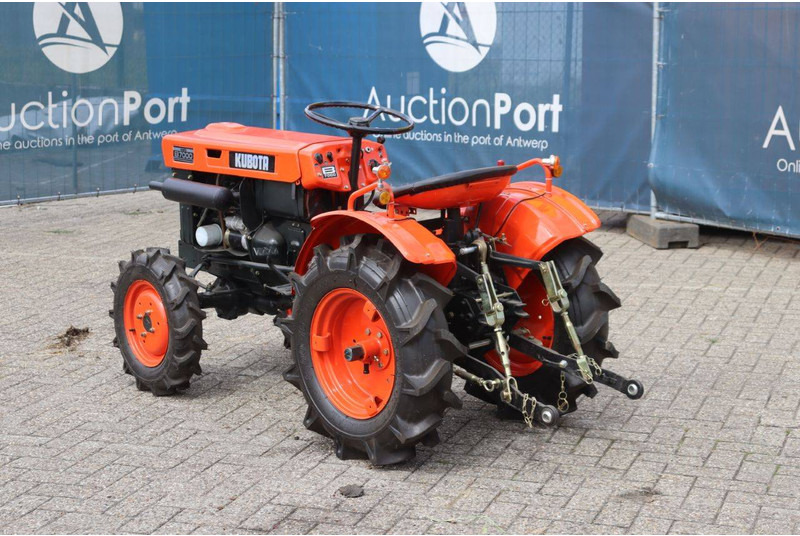 Kubota B7000 - Tractor: afbeelding 4 Kubota B7000 - Tractor: afbeelding 4